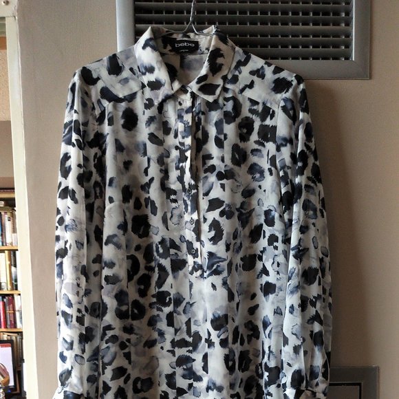 BEBE sheer top with dark blue, grey on white -M - Picture 1 of 9